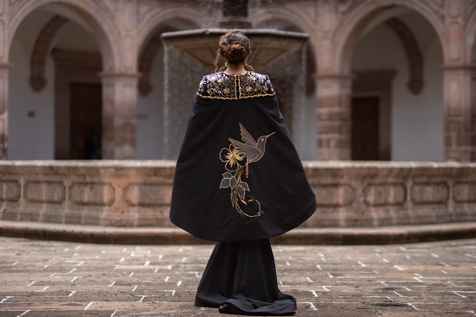 披肩斗篷的歷史與用途解析